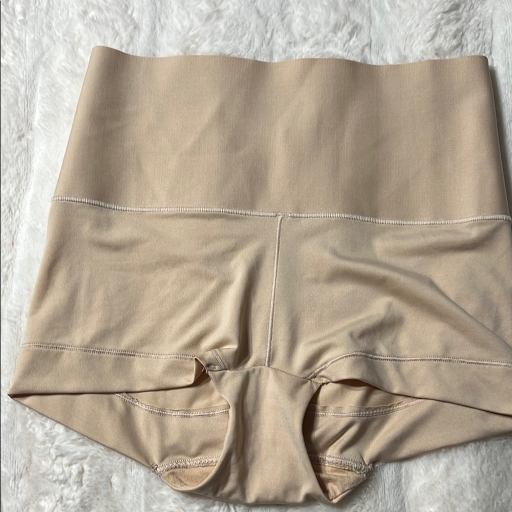 Maidenform Tan High Waist Seamless Shorts